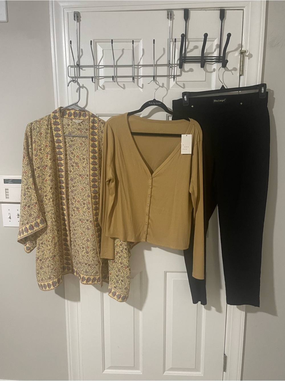 Floral Kimono, Mustard Button top mat 1x  & Black Slim Pants 1x like an angel